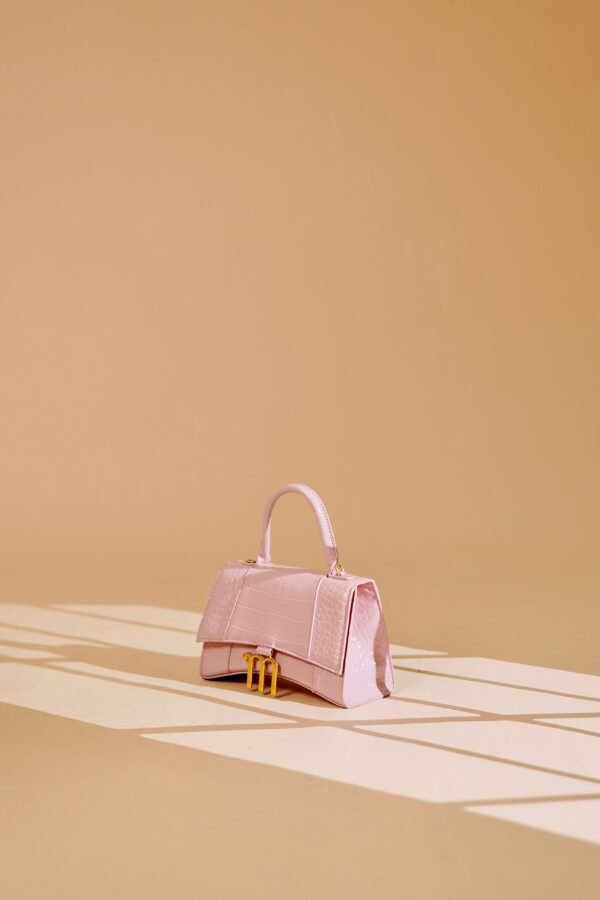 Amoura Luxe – Blush Pink