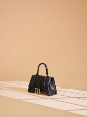 Amoura Luxe – Black