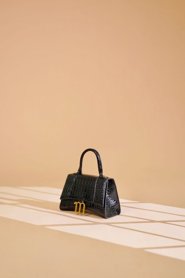 Amoura Luxe – Black