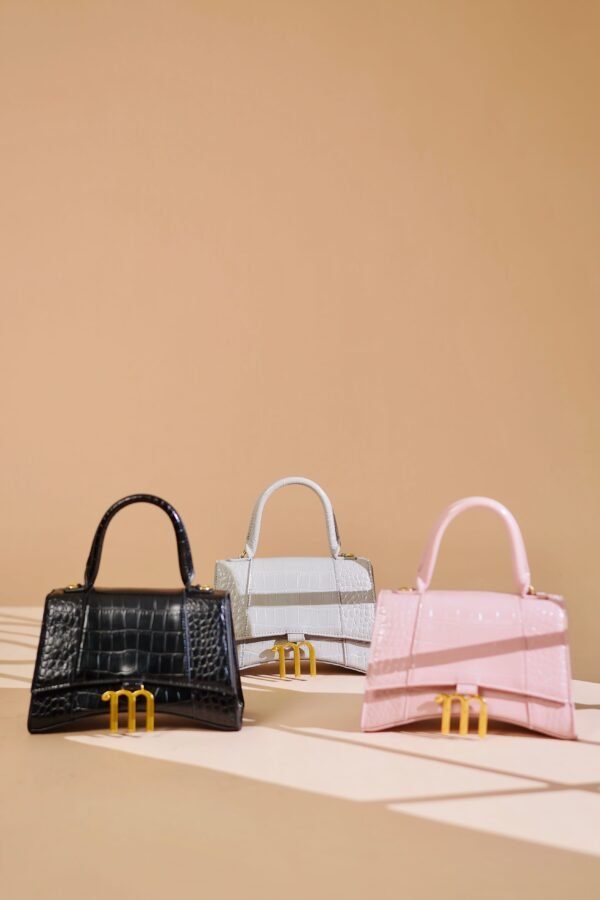 Amoura Luxe – Black