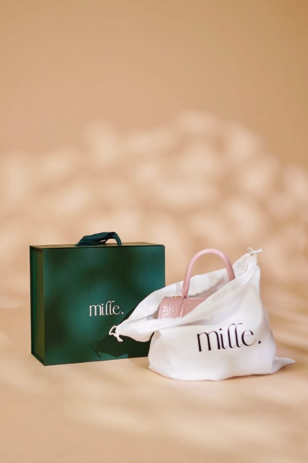 Amoura Luxe – Black