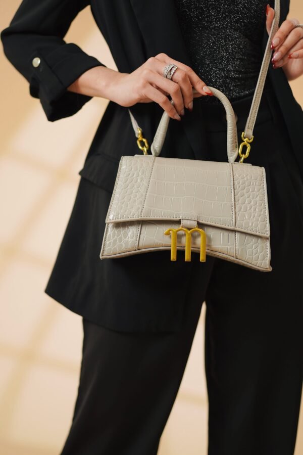 Amoura Luxe – Light Grey